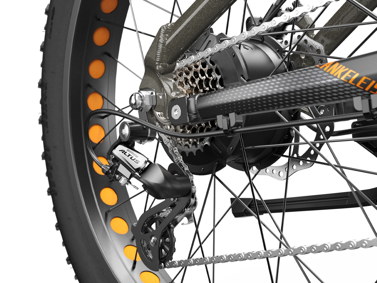 LANKELEISI RV800PLUS Shimano 7-speed drivetrain and rear fat tire close-up