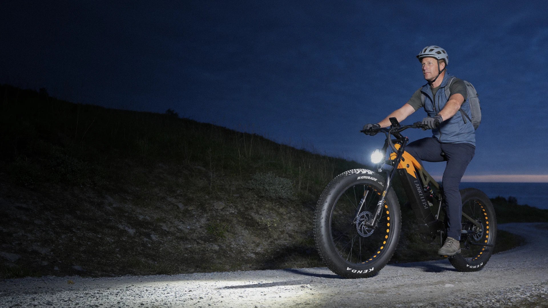 Light the way.
Full control, even after dark.