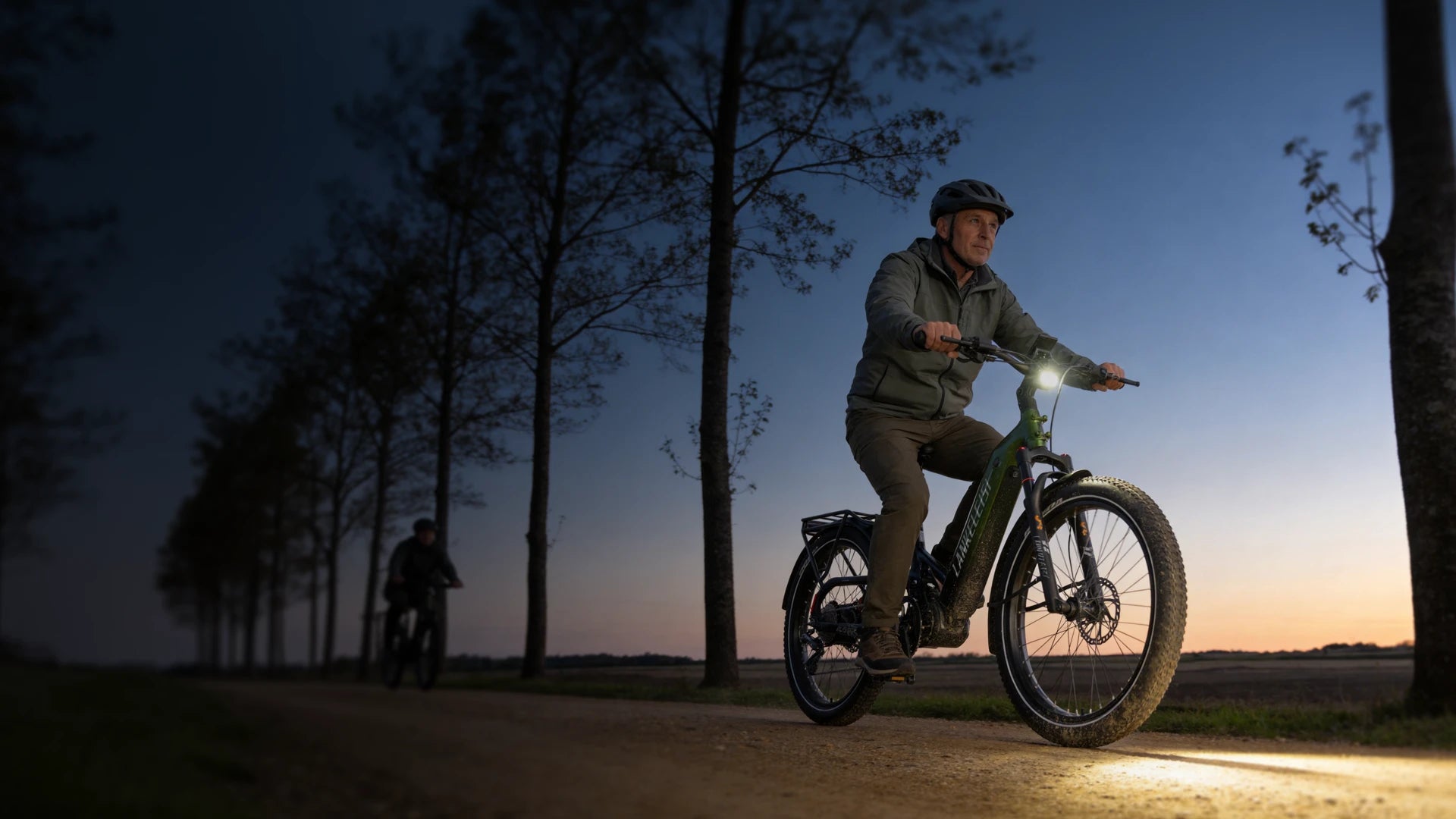 Pedala con sicurezza.<br>Guarda piu lontano.<br>Fatti vedere.