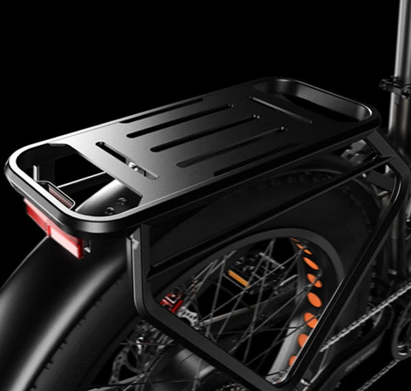 Porte-bagages arrière (charge max 50 kg)